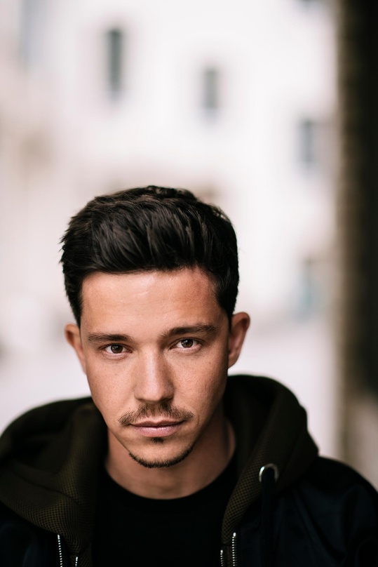 Gastgeber der Web-Show: Nico Santos