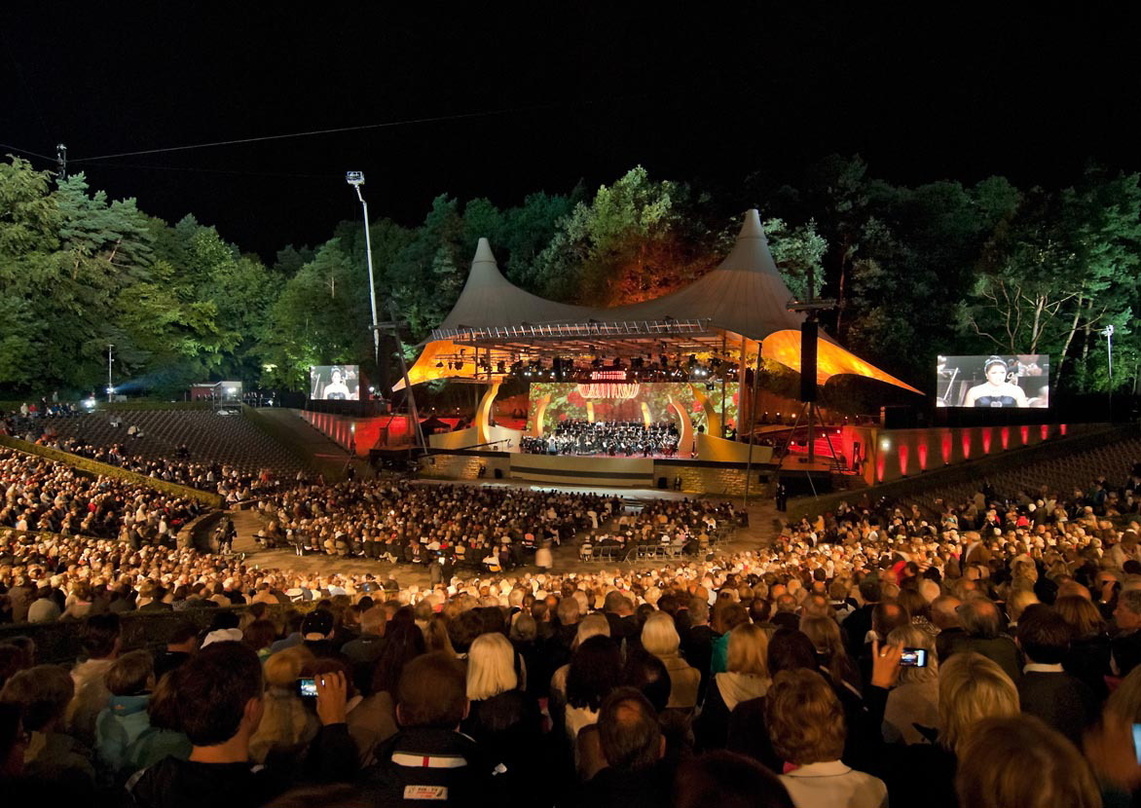 Präsentierte sich 2011 bei gutem Wetter mit vollen Zuschauerrängen: Die Waldbühne Berlin