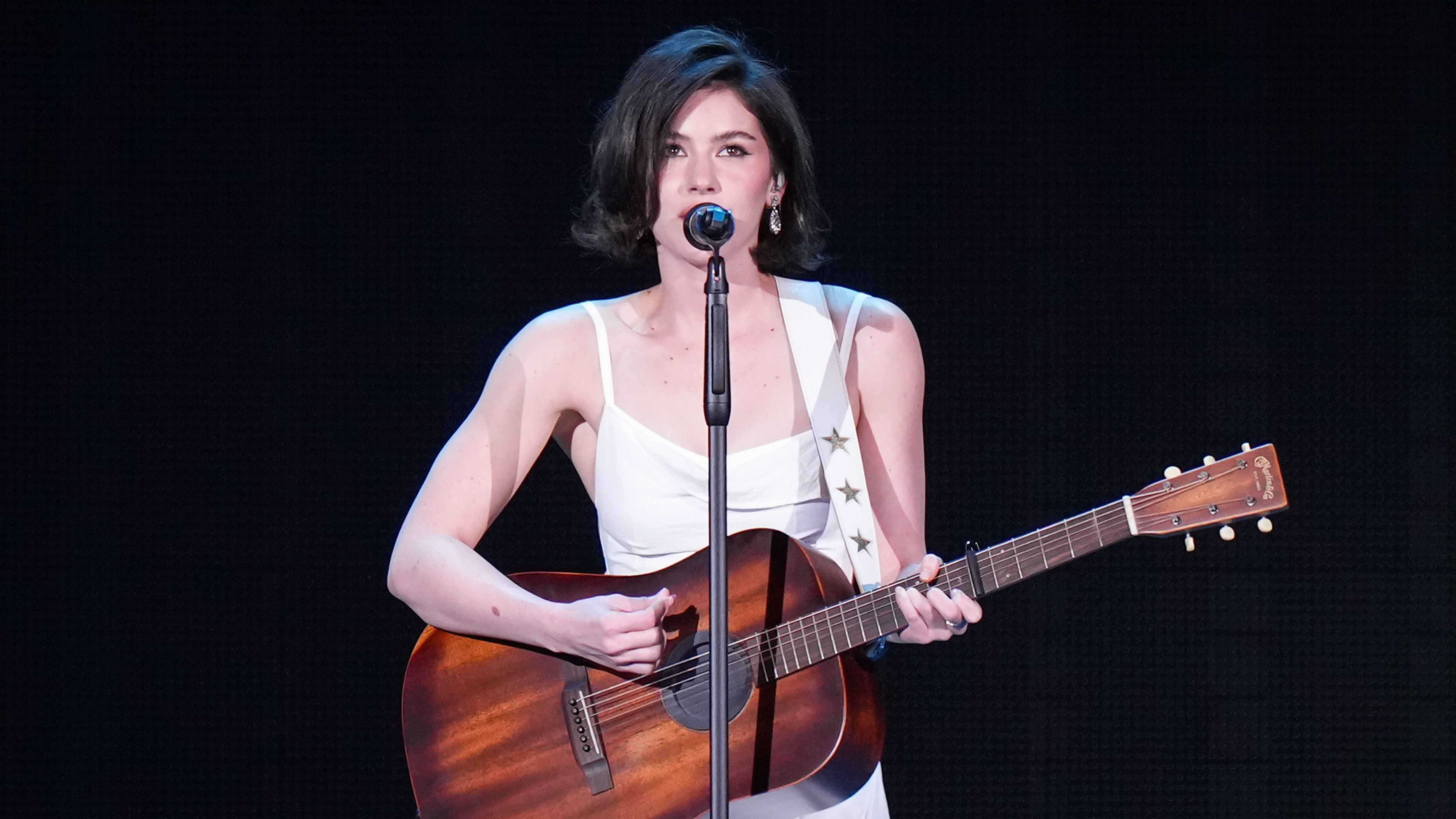 Schaffte in der aktuellen Chartswoche mit ihrem Song "That's So True" den Sprung von Platz 51 auf Rang zwei: Gracie Abrams.