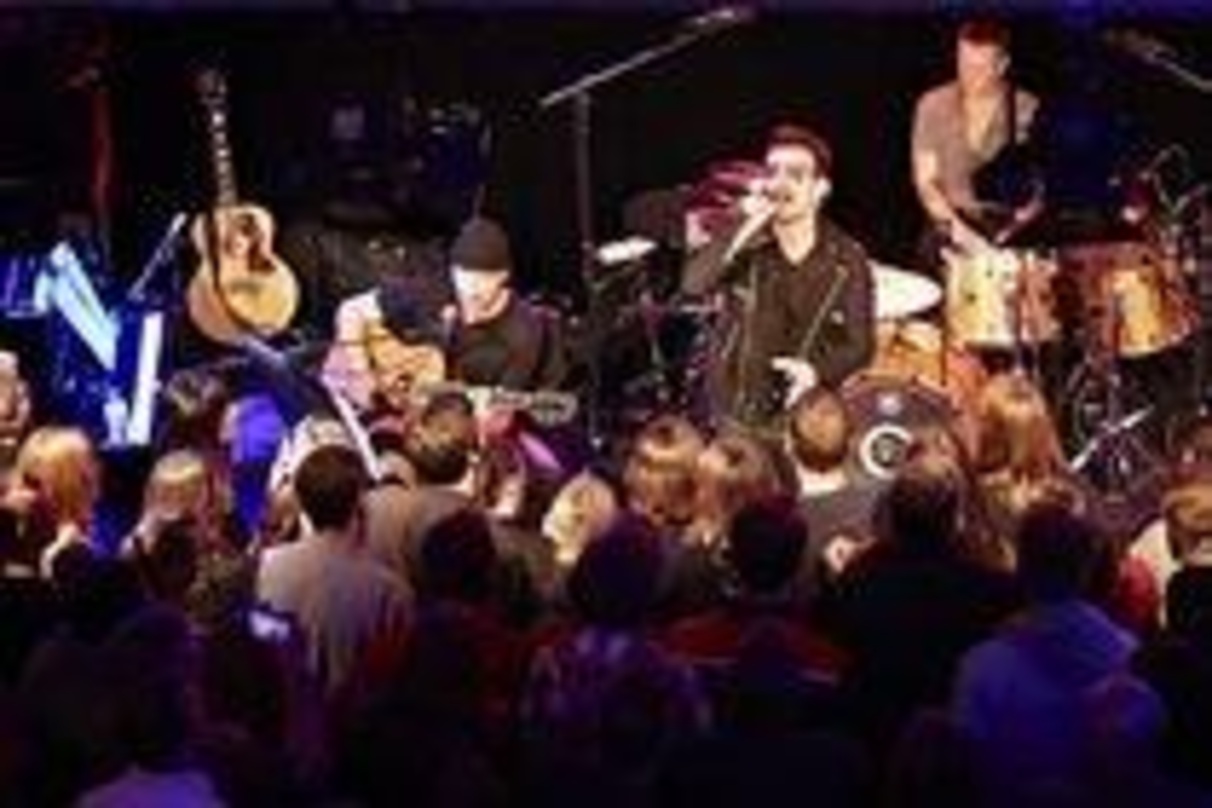 Überraschten ihre Fans: U2 beim Akustikset in Oberhausen
