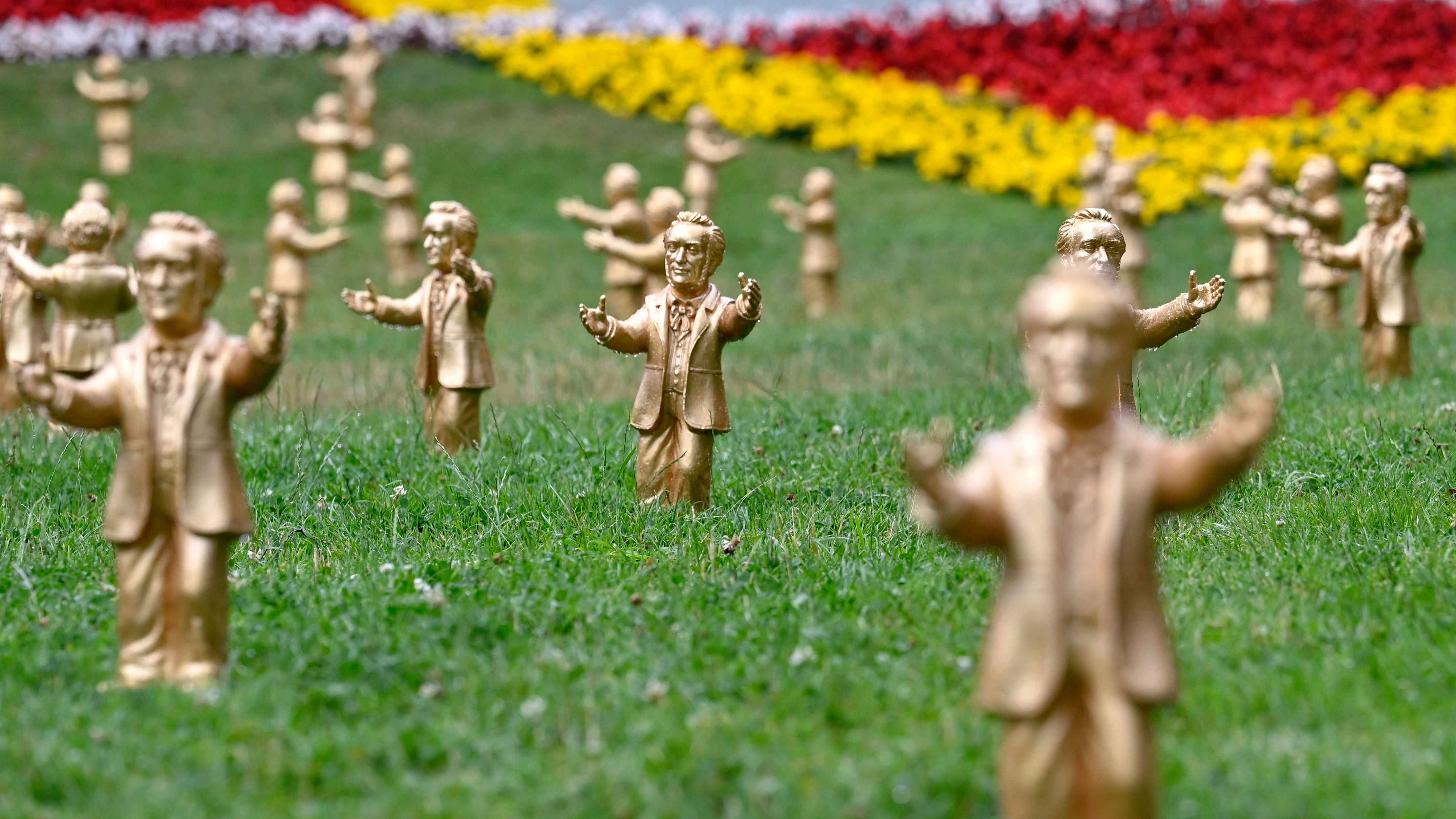 Hier als goldene Mini-Figur zu sehen: Richard Wagner, dessen Musik im Mittelpunkt der Bayreuther Festspiele steht.