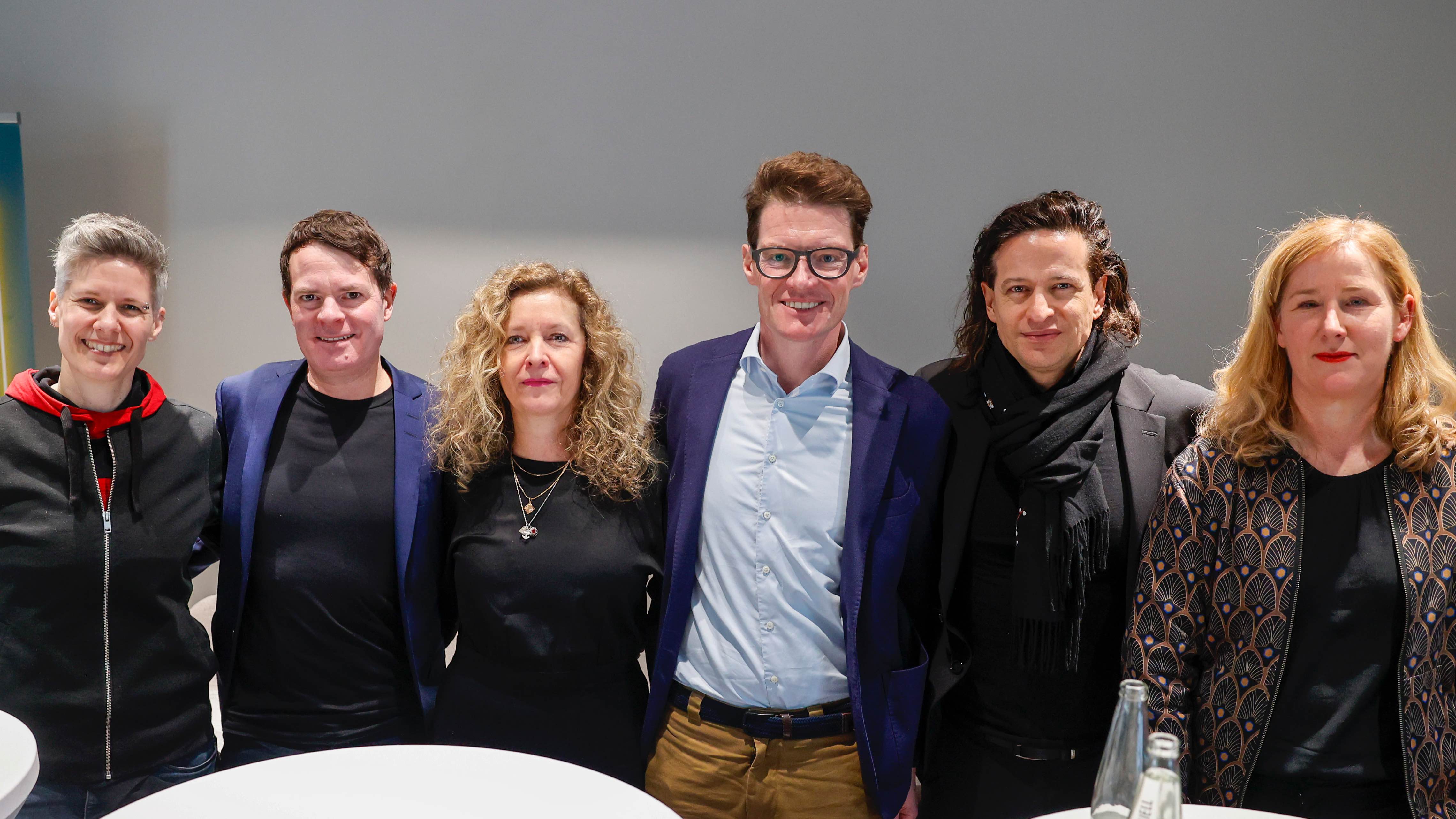 Mit dabei beim Netzwerk-Empfang zur Berlinale 2025 (von links): Filmkomponistin Tina Pepper (, AWFC - Alliance For Women Film Composers), Björn Böhning (CEO und Sprecher des Gesamtvorstand...