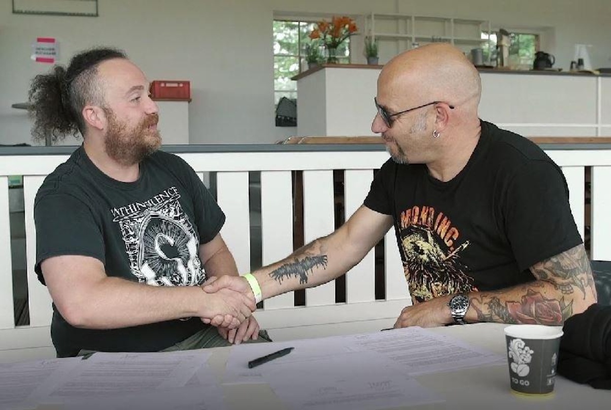 Einigten sich: Federico Truzzi von Sleeping Romance und NoCut-Inhaber Kalle Engler