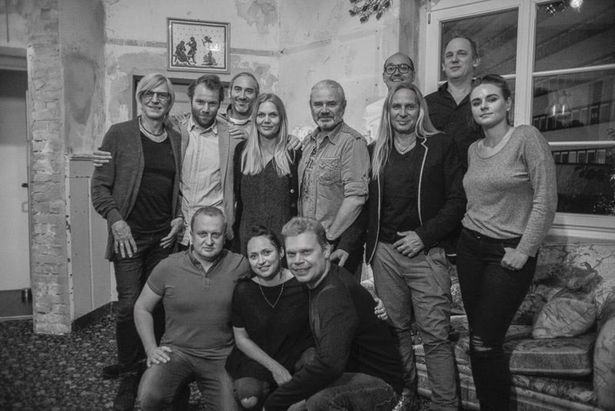 Haben die Vertragsverlängerung eingetütet: Silly, Universal Music und Partner
