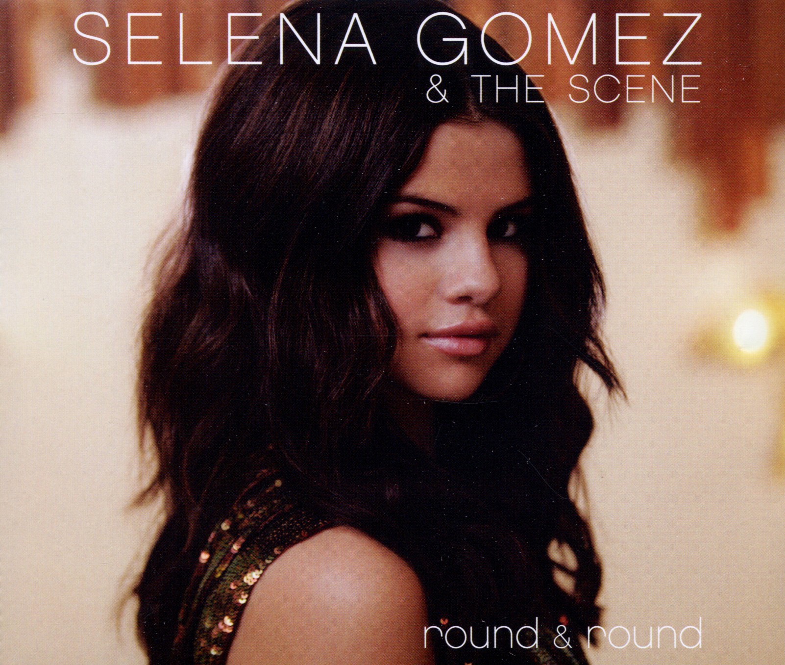 Selena Gomez & The Scene – Round & Round