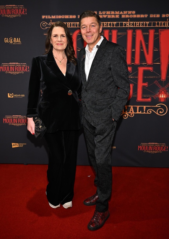 Bei der "Moulin Rouge"-Premiere: Carmen Pavlovic (Global Creatures) und Maik Klokow (Mehr-BB Entertainment)
