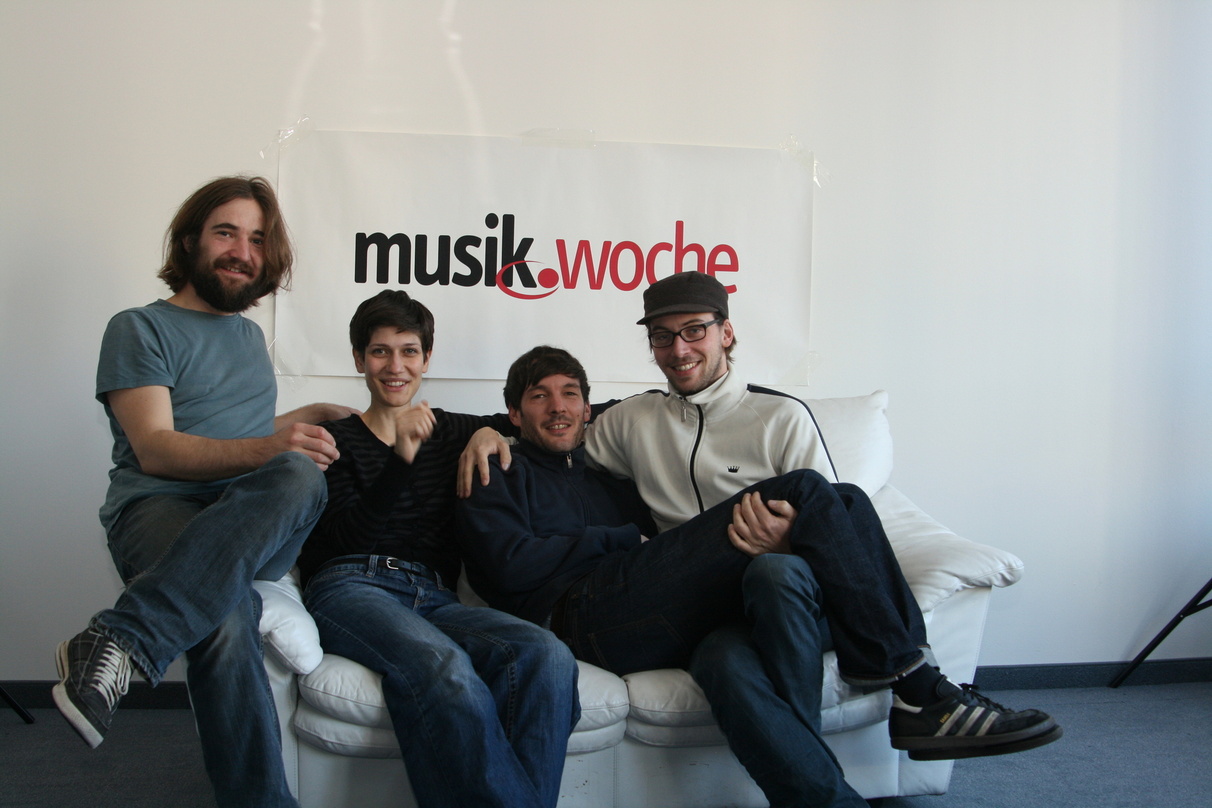 Glücklich mit starken Partnern wie Embassy of Music und Peter Rieger: die Alin Coen Band mit (v.l.n.r.) Jan Frisch, Alin Coen, Fabian Stevens und Philipp Martin