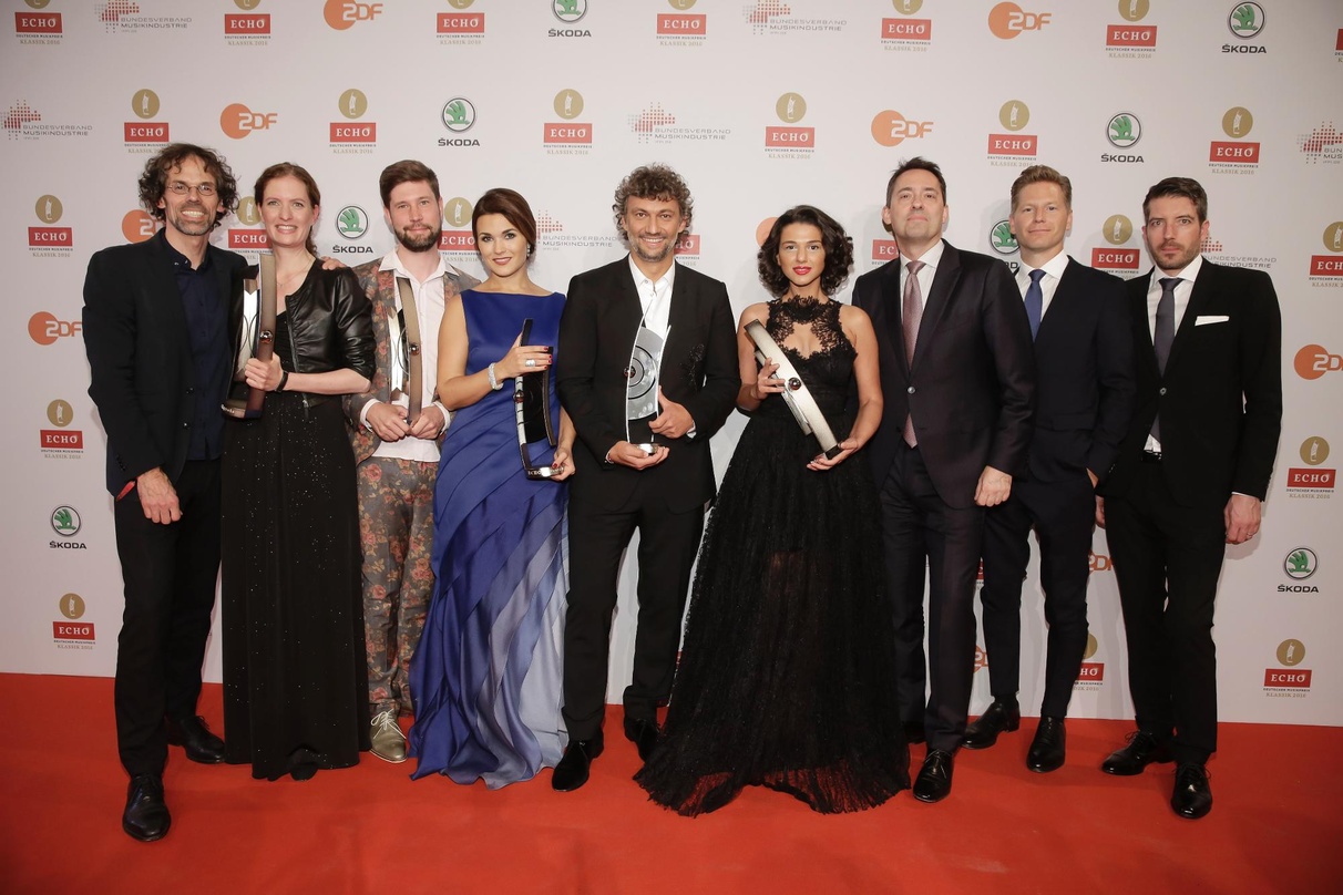 Das Team von Sony Music und die Sony-Gewinner beim Echo Klassik 2016 (von links): Michael Brüggemann (Vice President Sony Music Classical & Jazz Germany), die Preisträger Katharina Bäuml (...