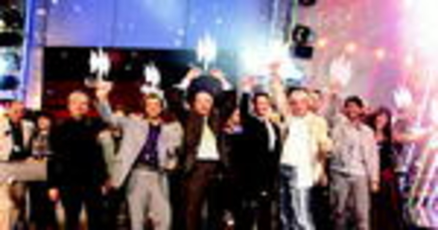 Strahlende Siegertypen: die Sieger und Laudatoren am 9. Mai 2001 beim großen Finale