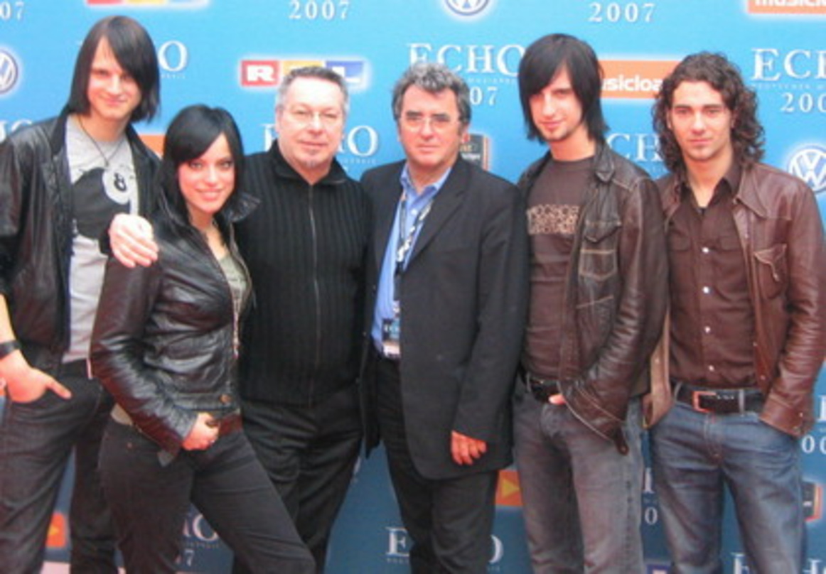 Luden zum Vorabempfang: Die Band Silbermond mit Mister-Echo Gerd Gebhardt (3.v.l.) und TV-Produzent Werner Kimmig (3.v.r.)