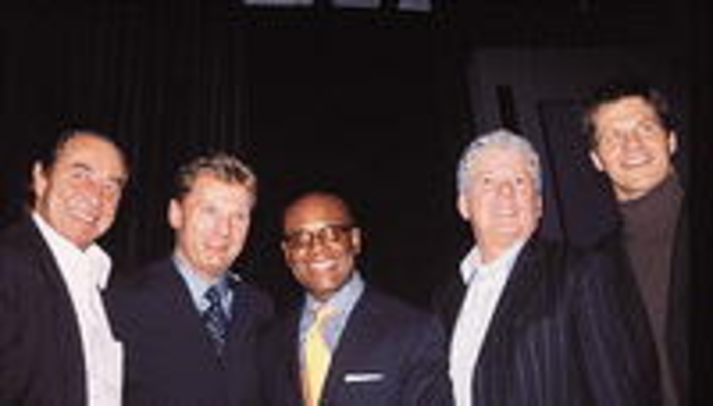 Ein Aristakrat im Kreis der Gastgeber (v.l.n.r.): Monti Lüftner, Jan Bolz, L.A. Reid, Thomas M. Stein, Frank Briegmann