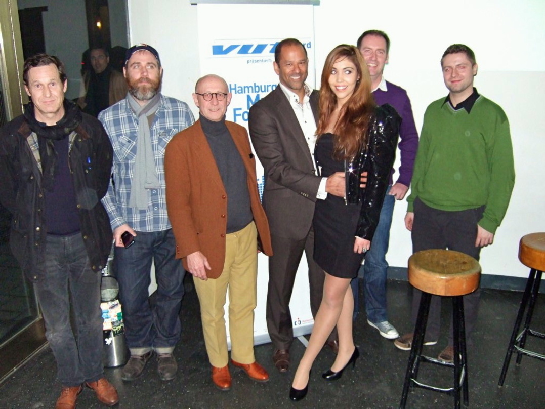 Diskutierten Crowdfunding (v.l.n.r.): Malcolm Dunbar und Benji Rogers (Pledge Music), Moderator Peter Cadera, Eddie Tjon Fo (Manager von Hind Laroussi), Hind Laroussi, Michael Bogatzki (Se...