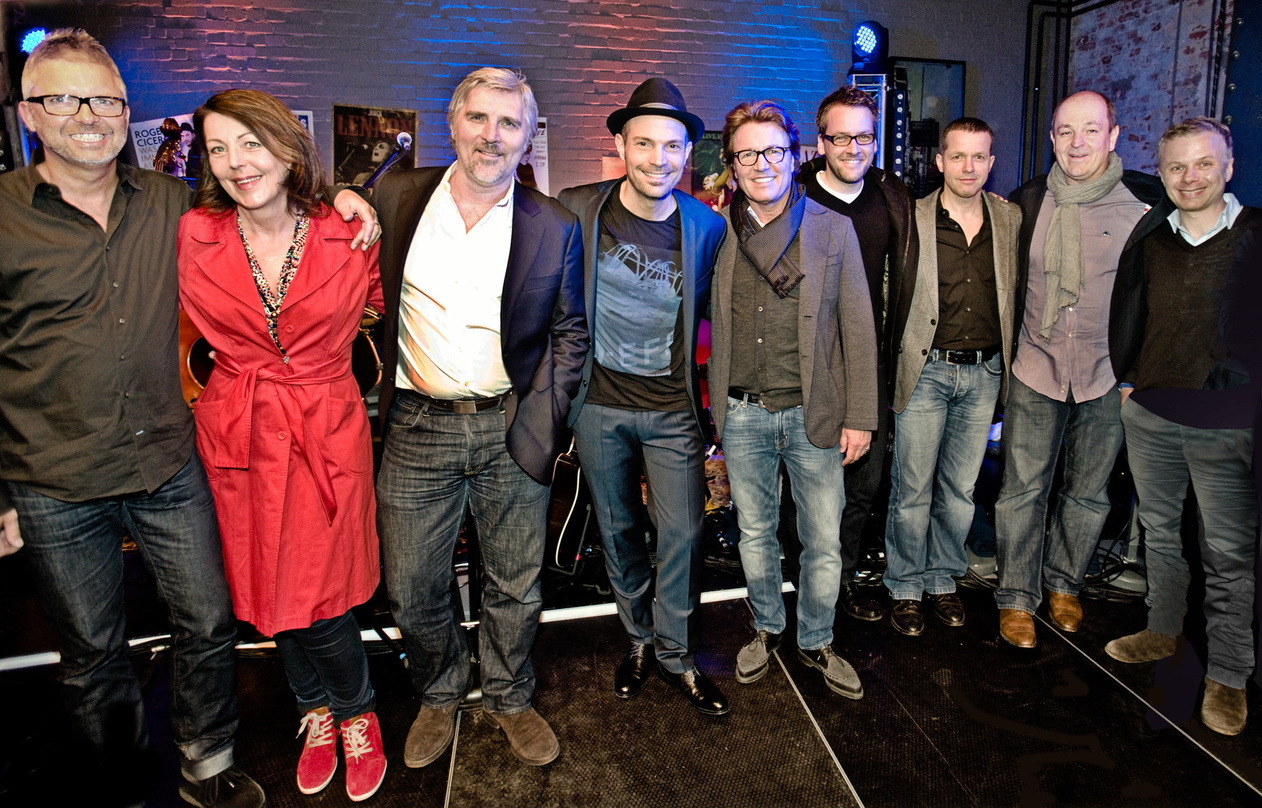 Trafen sich in The Box (von links): Roger Ciceros Manager Freddie de Wall (Heinrich & de Wall), Rita Flügge-Timm (A&R Director Pop/MOR Warner Music Entertainment), Hans-Otto Villwock (Mark...