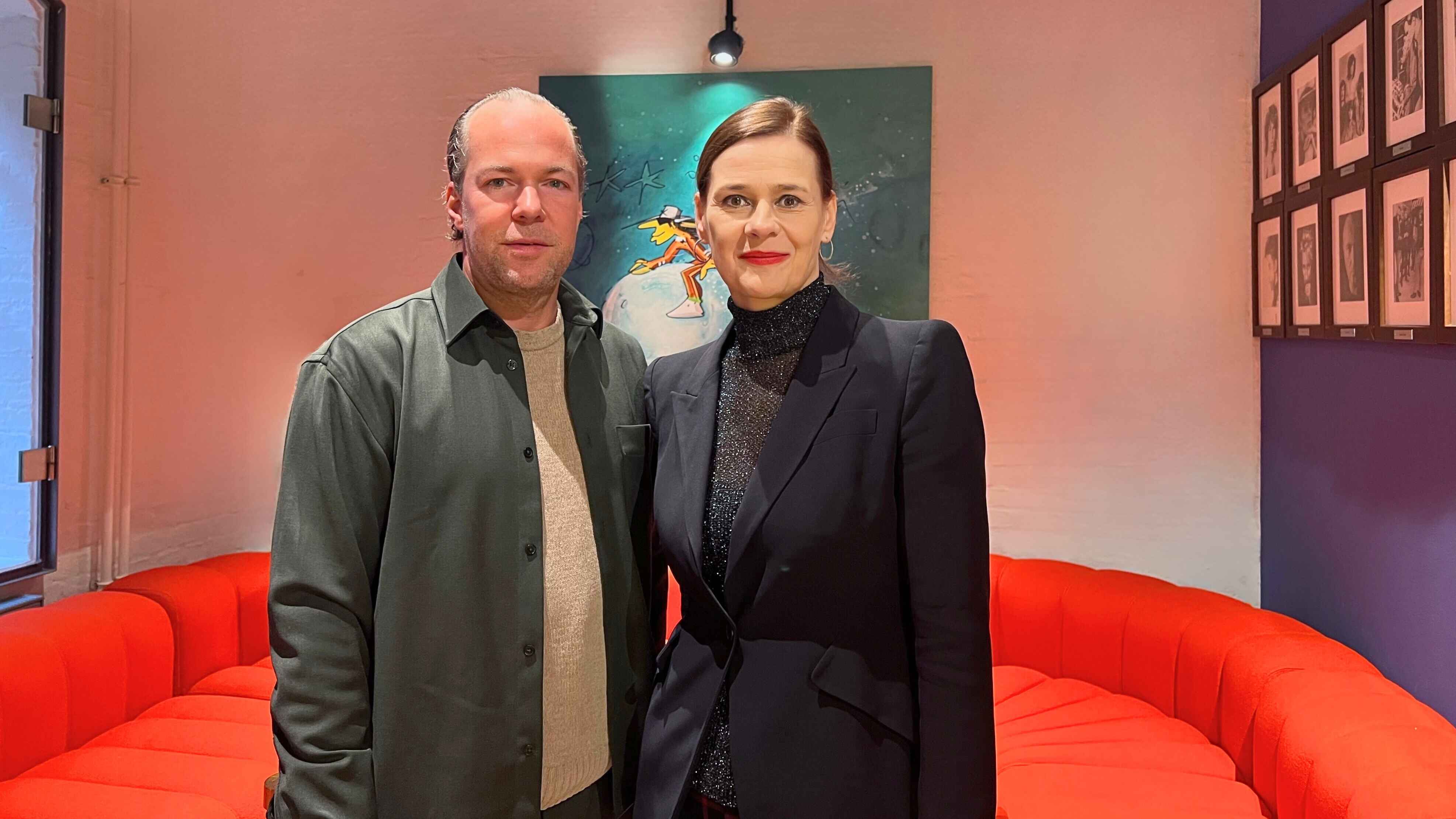 Danken Acts wie Ayliva und Linkin Park, aber auch ihrem Team: Fabian Drebes und Doreen Schimk (Co-Presidents Warner Music).