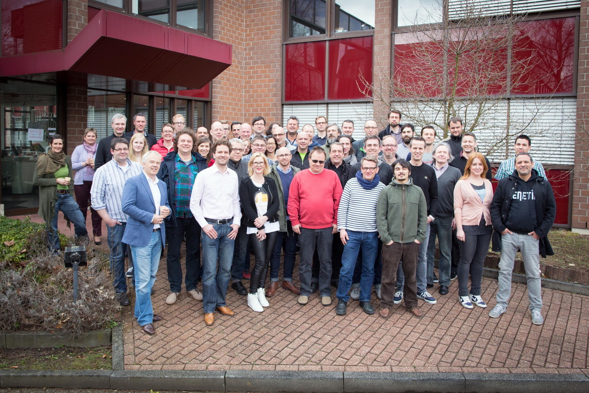 Gruppenbild von der Vertriebstagung: die Mitarbeiter von GoodToGo, Groove Attack und Rough Trade Distribution mit ihren Labelpartnern