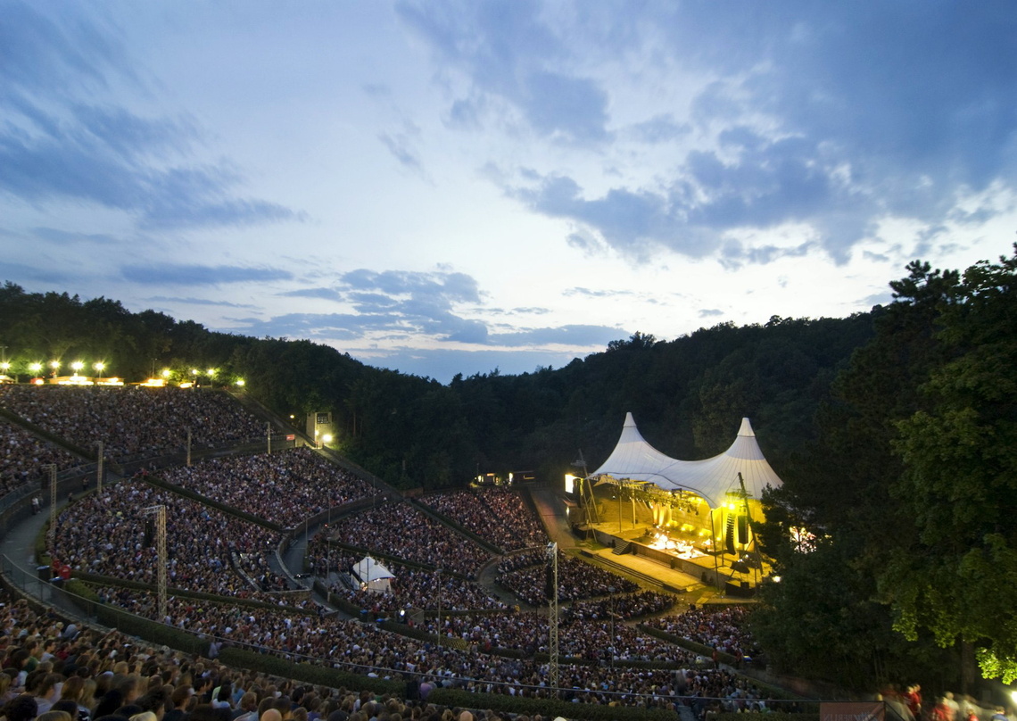Traditionsreiche Spielstätte mit eigenem Flair und rekordträchtiger Auslastung: die Waldbühne