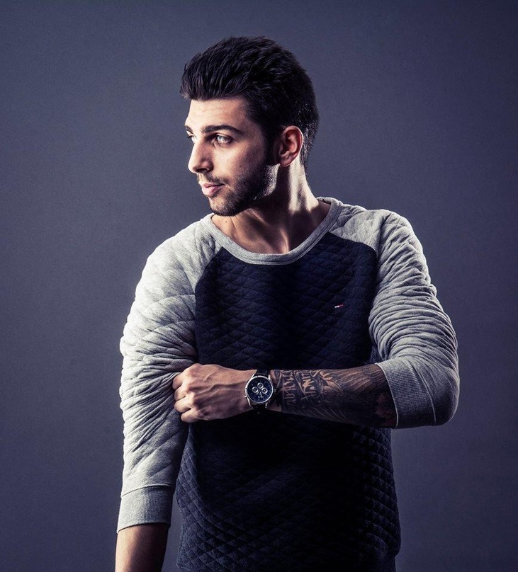Hievte sein zweites Album, "Frontal", jüngst mit Halunkenbande und recordJet auf Platz 18 der Offiziellen deutschen Charts: Punch Arogunz