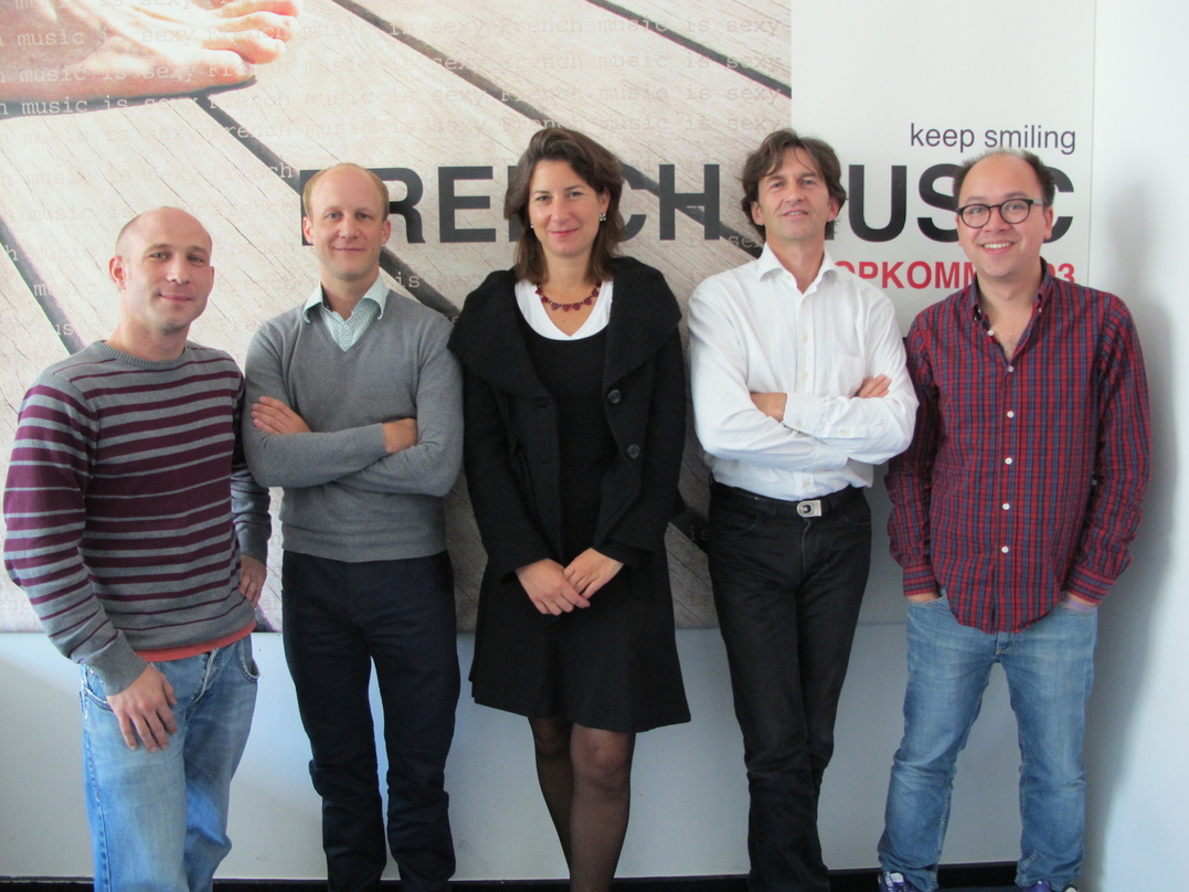 Deutsch-Französische Doppelspitze in Berlin: bureauexport-Leiter Laurent Coulon (2. v.r.), der künstlerische Leiter Daniel Winkel (2 v.l.) und ihr Team mit Charles Rognet (l.), Sophie Schr...