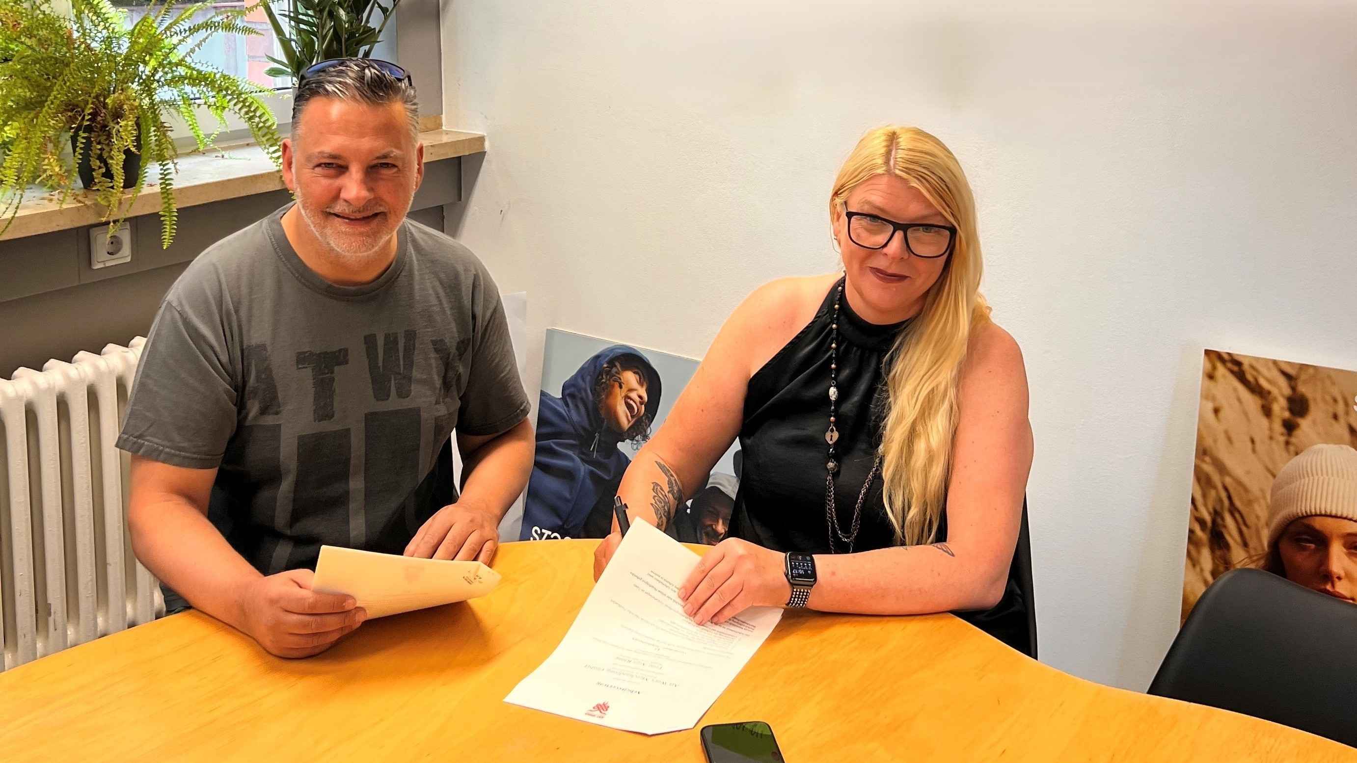 Arbeiten weiterhin zusammen, eine in neuer Funktion: Stefan Matuschek (Geschäftsführer) und Anja Rinne (Head of Sales, beide Art Worx).