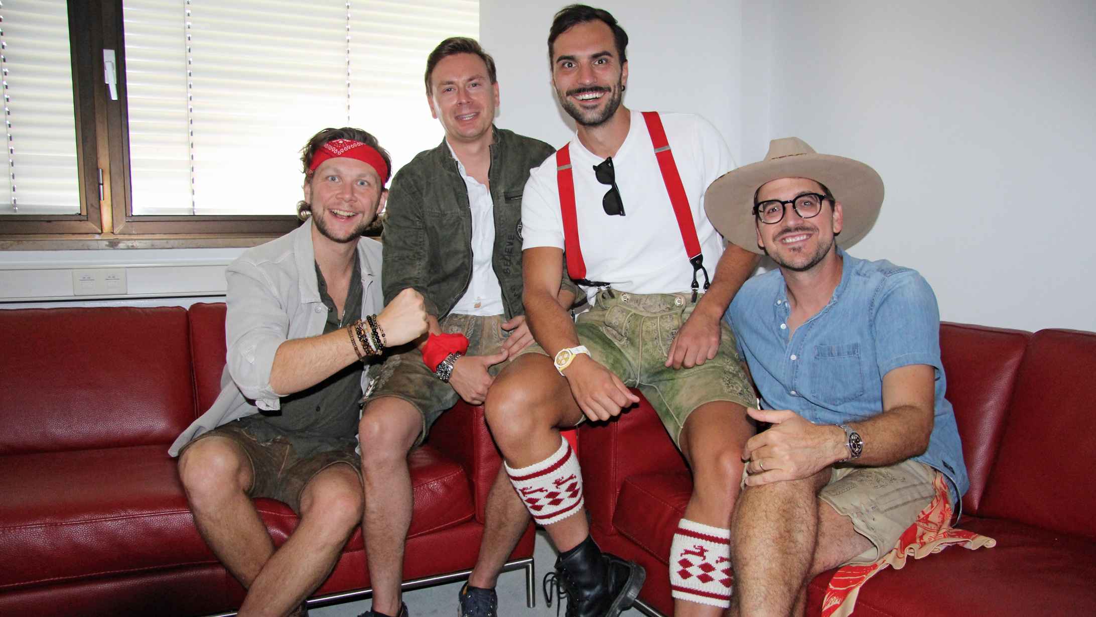 e238416a b838 44c6 9cd8 30de46434276 Verteilte sich auf gleich zwei Couch-Möbel: die Mountain Crew mit (von links) Christoph Kneidinger, Laurids Geffke, Philipp Rafetseder und Bernhard Schwaiger. Nicht auf dem Foto: Reinhard ...
