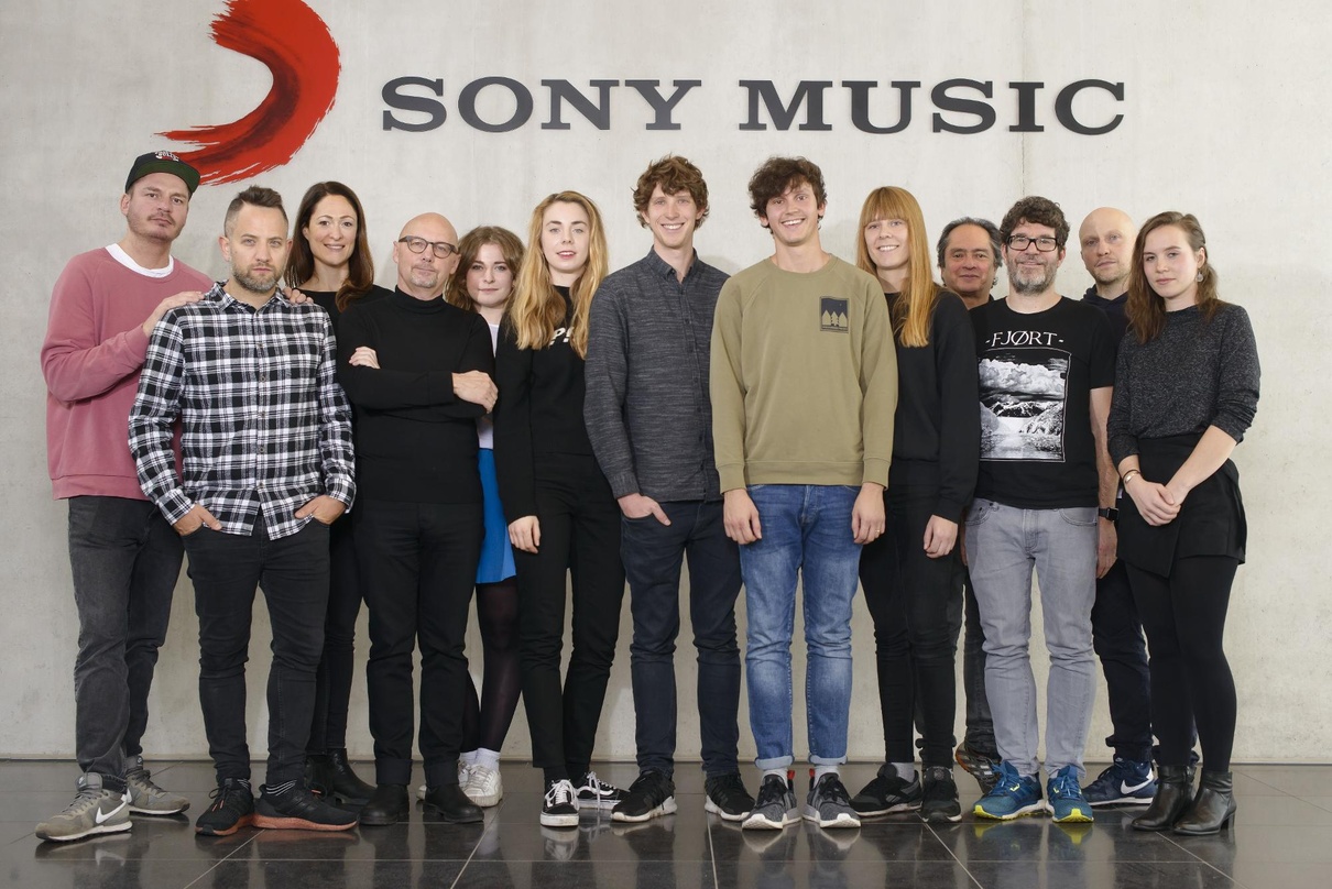 Machen gemeinsame Sache (von links): Nico Gundel (Geschäftsführer HAM), Patrick von Strenge (General Manager Columbia Deutschland), Nicole Keil (Trade Marketing Manager Sony Music Commerci...