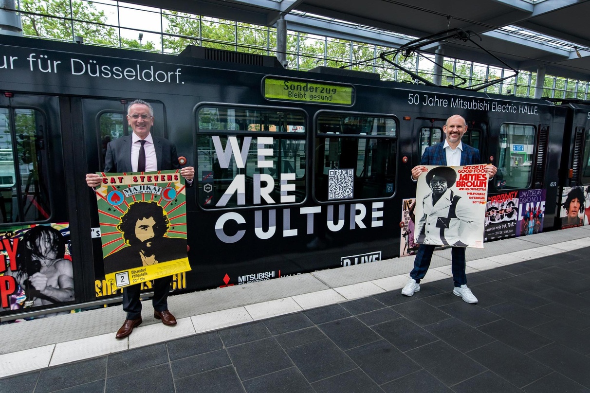 Geben den Startschuss für die Kampagne: Klaus Klar (Rheinbahn, links) und Michael Brill (D.Live)