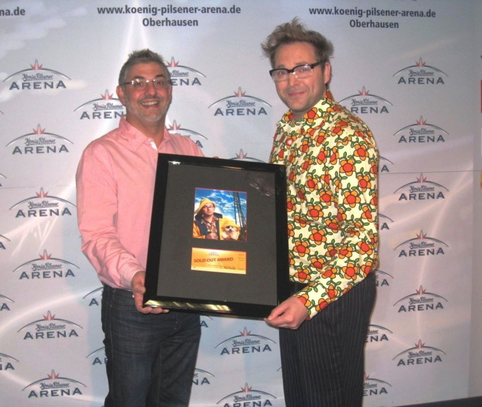 Freuten sich über Sold-Out-Award: Arena-Geschäftsleiter Johannes Partow (li.) und Paul Panzer (re.)