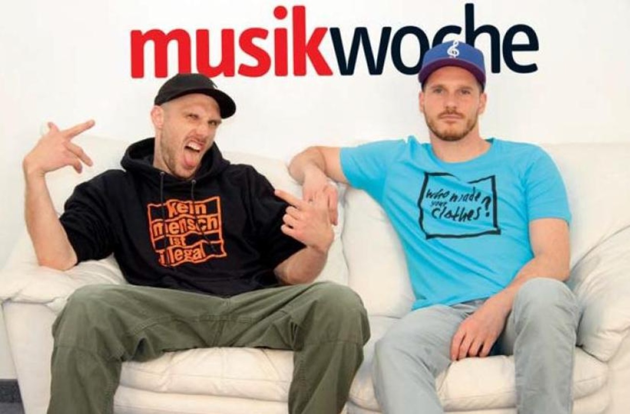 Plauderten ausgelassen über ihr fünftes Studioalbum: die beiden Sänger Mal Elevé (links) und Carlito