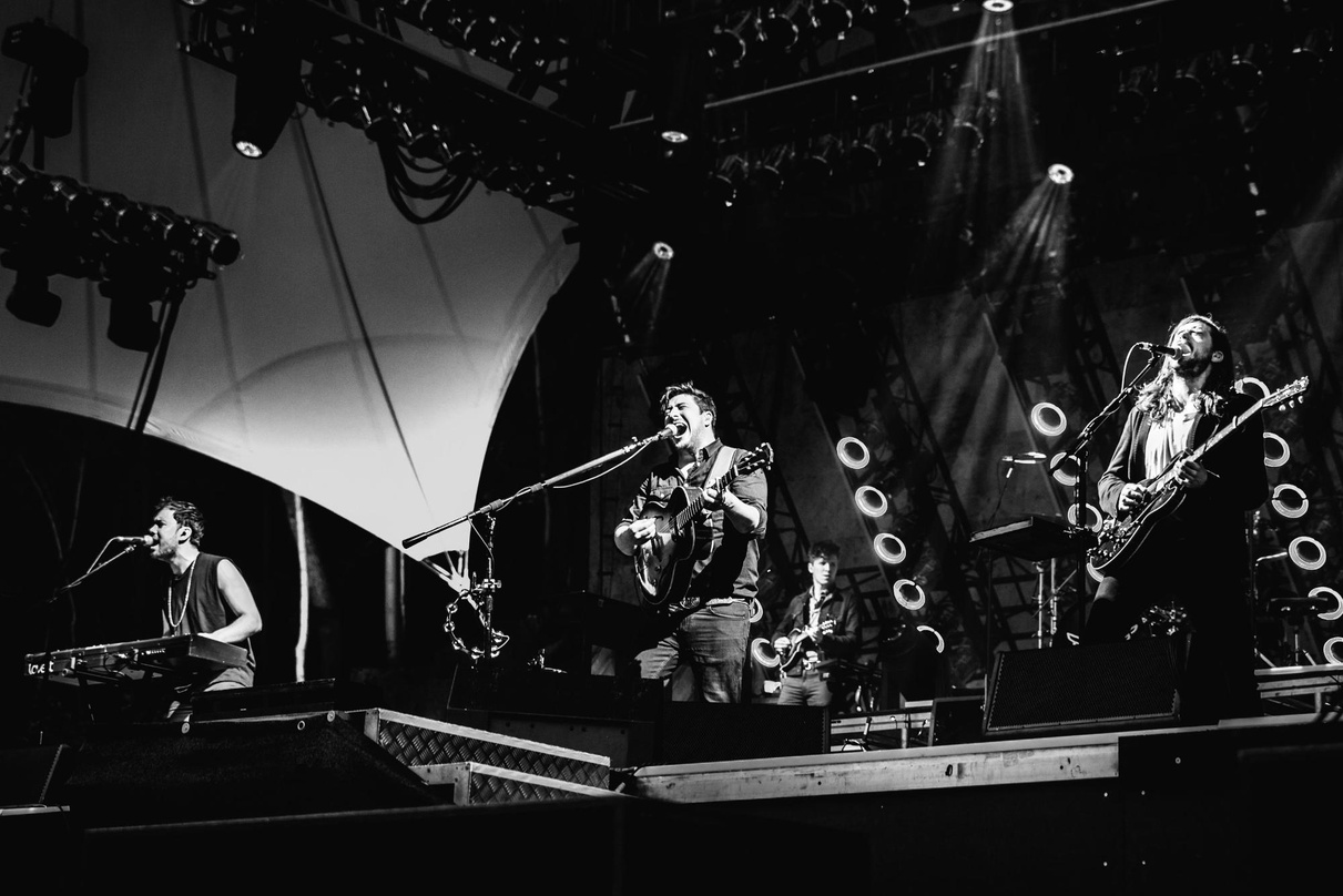 Zogen Fans aus nah und fern in die Waldbühne: Mumford & Sons