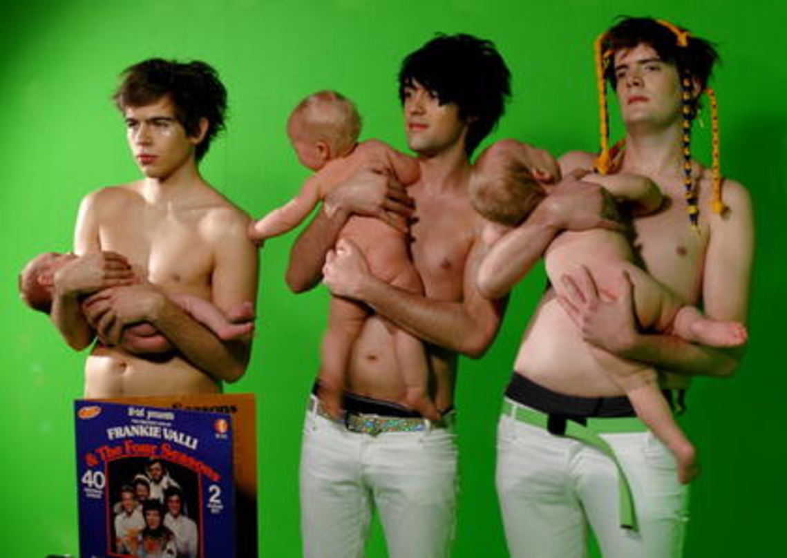 Wilde Mischung aus Wave, Rock, Punk Disco und Rave: Klaxons