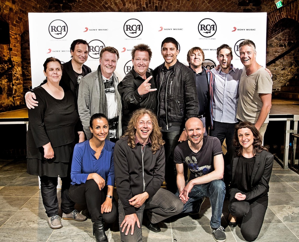 Trafen sich in Leipzig (hinten, von links): Stefanie Theuring, Mathias Dietrich, Henri Schmidt, Sebastian Krumbiegel, Andreas Bourani, Tobias Künzel, Christoph Bruns und Jens Sembdner sowi...