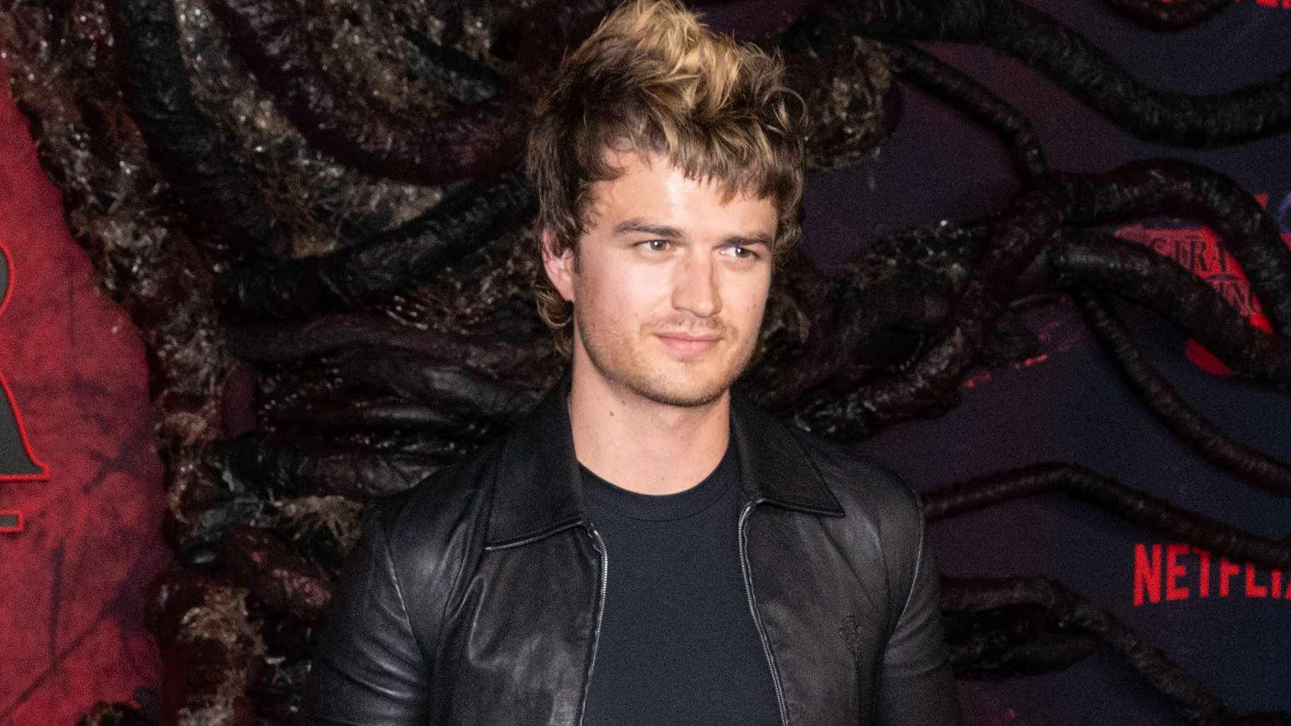 Sein "Stranger Things"-Song "End Of Beginning" steigt von 14 auf drei: der Schauspieler Joe Keery alias Djo.