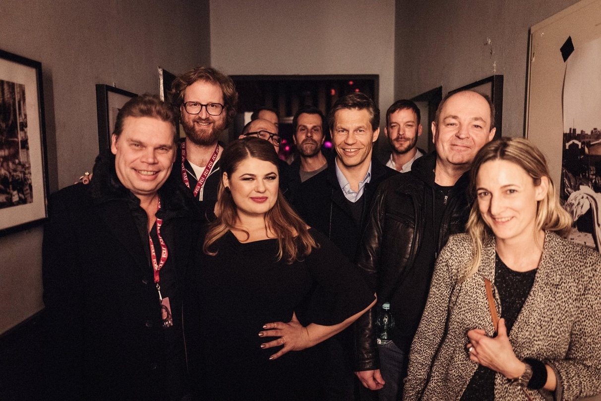 Trafen sich zum Konzert (vorn, von links): Tom Bohne (President Music/ Universal Music Group), Steffen Gottwald (Styleheads/ Management), Alina, Frank Briegmann (President Central Europe &...