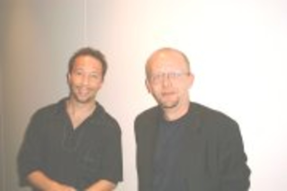 Begegnung mit dem Handel: Rene Baumann mit Wolfgang Orthmayr von WOM (re.)