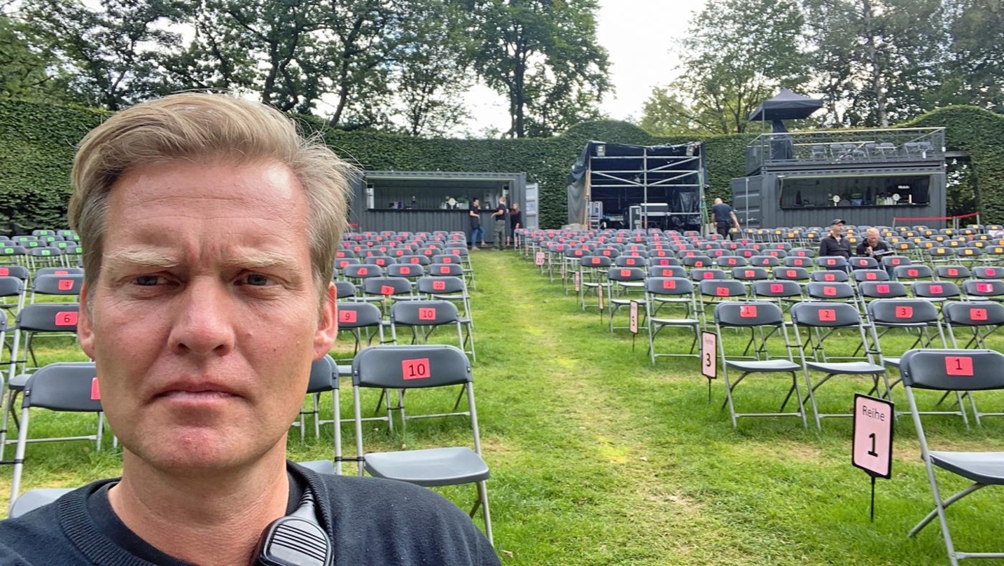 Vor dem Konzert im Stadtpark Hamburg: Danny Simons, Head Of Booking Grand Hotel van Cleef