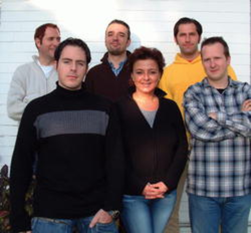 Das neue Team von Alphabet City (hinten, v.l.n.r.): Klaus Derichs, Marc Romboy, Jens Kindervater sowie (vorn, v.l.n.r.) Erik Vyskocil, Susanne Juchheim und Jens Ophälders