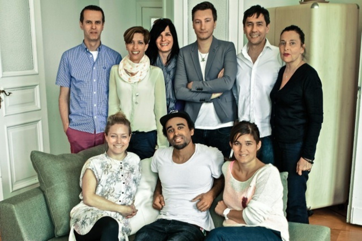 Beim Vertragsabschluß im Kölner GoodToGo-Büro (hinten, von links): Frank Stratmann (Geschäftsführer GoodToGo/GrooveAttack), Ana Morales (Supow Music), Bettina Wohlgefahrt (Director Digital...