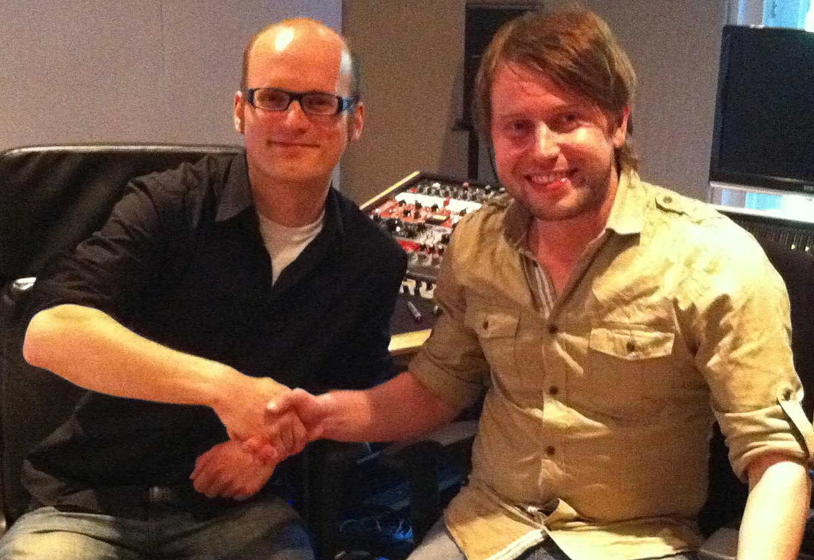 Handelseinig: Alexander Schröder (A&R Redfield Records, l.) und Alexander Rosin, aka Alex Amsterdam