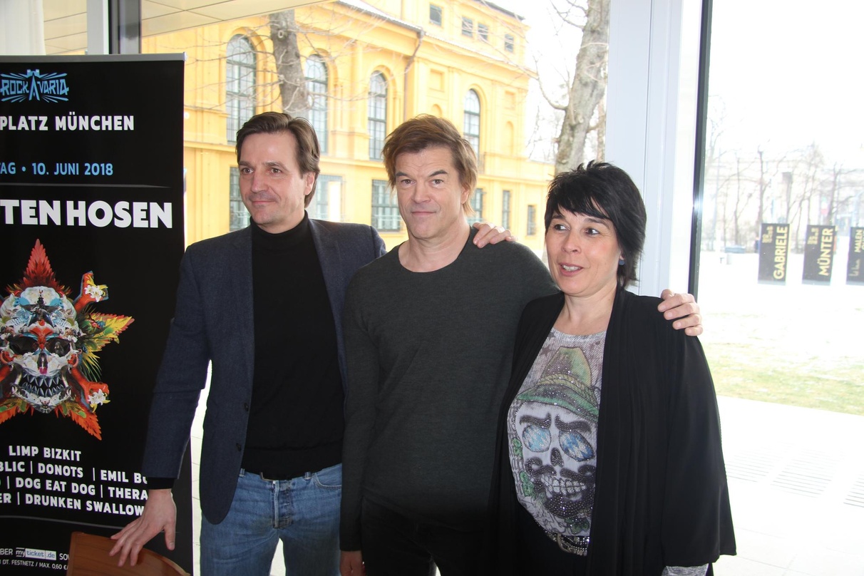 Freuen sich auf Rockavaria 2018: Christian Diekmann (links, DEAG), Campino und Andrea Blahetek-Hauzenberger (Global Concerts)