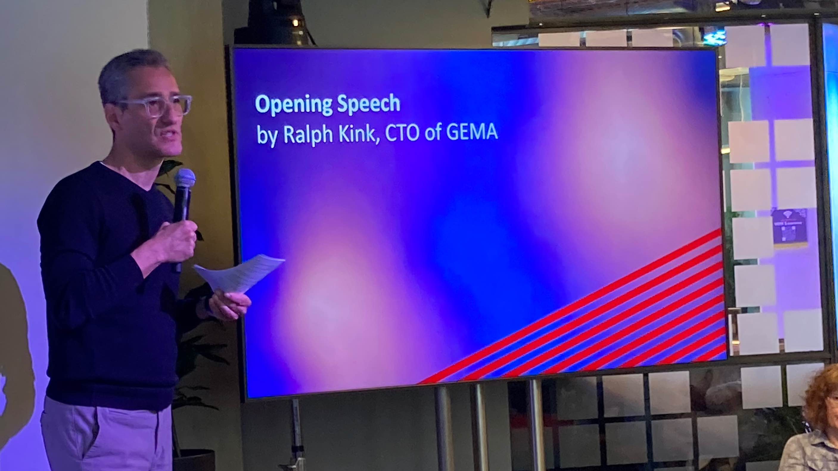 Begrüßte rund 100 Teilnehmende auf dem ersten KI-Gipfeltreffen der GEMA: CTO Ralph Kink.