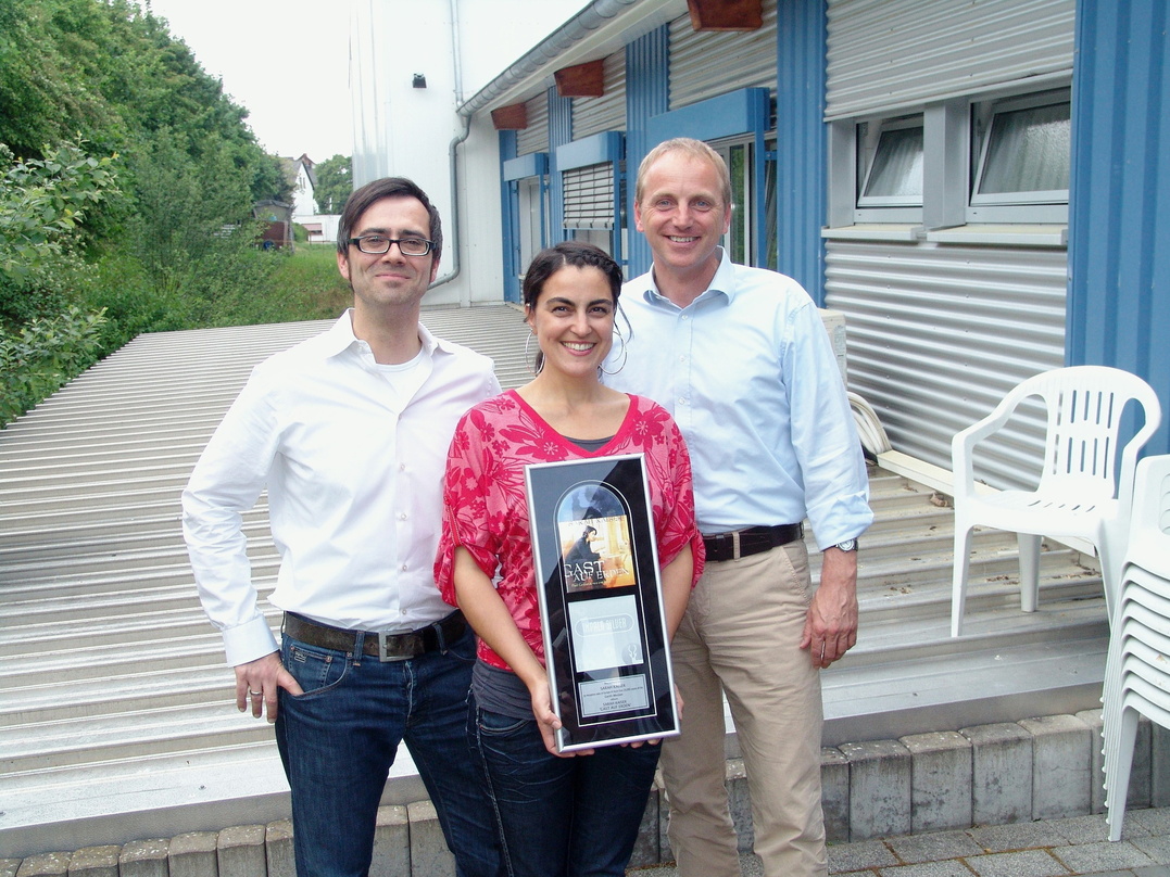 Bei der Awardübergabe (v.l.n.r.): Markus Bonnert, Sarah Kaiser und Ralf Markmeier