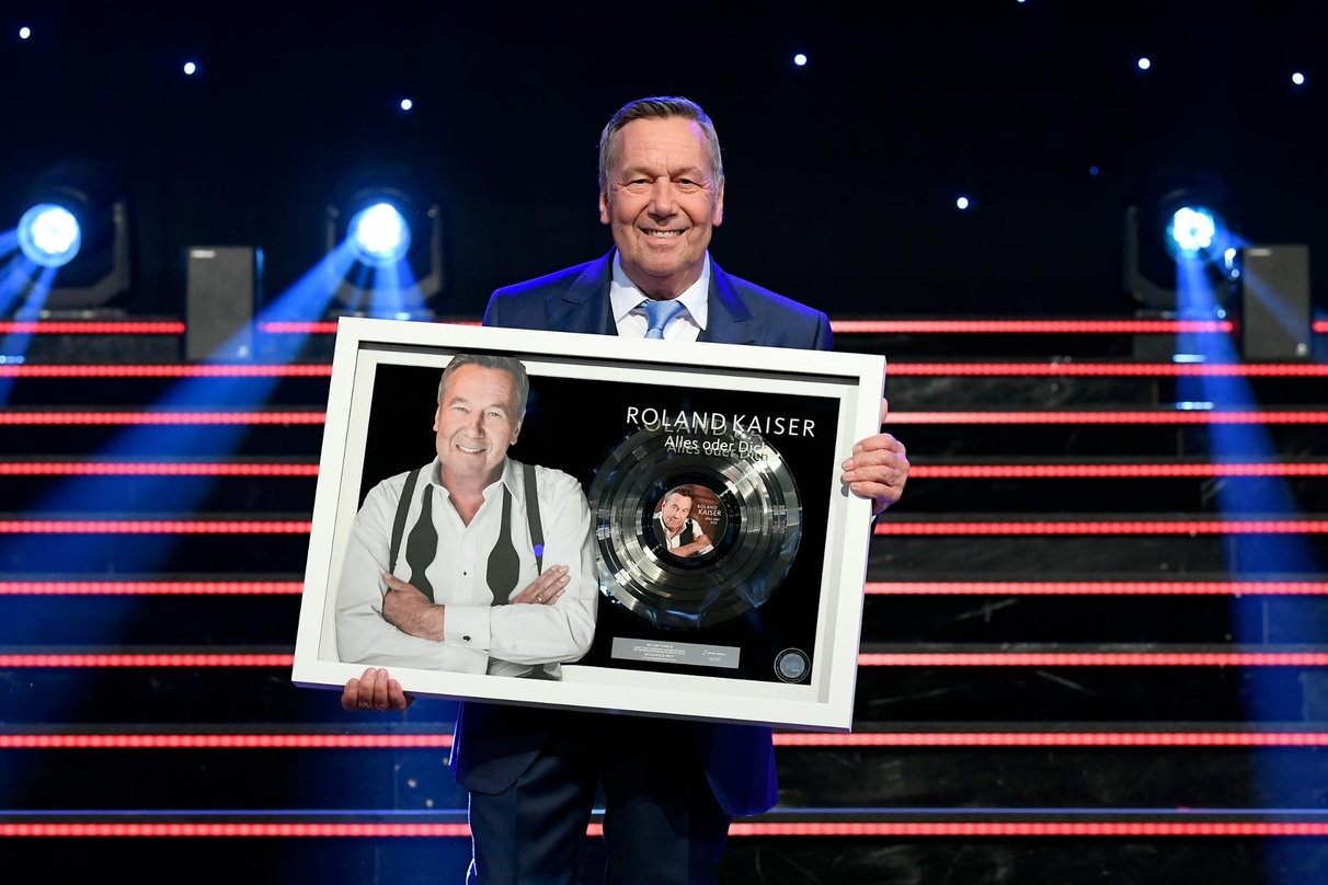 Mit dem Platin-Award bei der Silbereisen-Show: Roland Kaiser