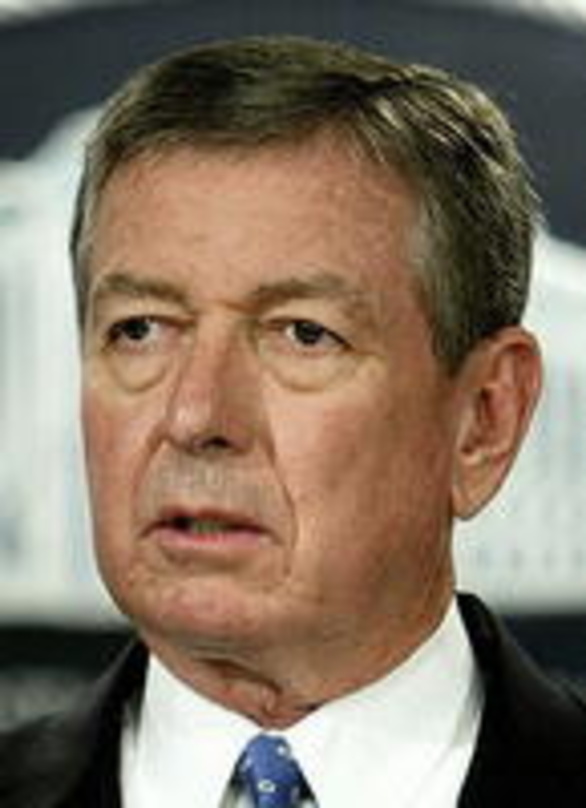 Will zu einem kraftvollen Schlag ausholen: John Ashcroft