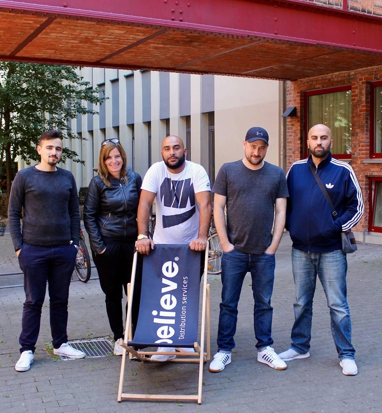 Neue Partner (von links): Arif Baynaz (Labelgründer Bela Boyz), Bettina Wohlgefahrt (Sales Director GSA, Believe), Veysel (Künstler und Labelchef Bela Boyz), Marc Leopoldseder (A&R Manager...
