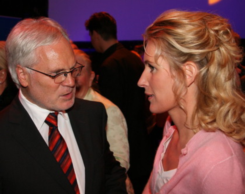 Auch bei der Branchenparty im Fokus: Maria Furtwängler, hier mit ZDF-Intendant Markus Schächter