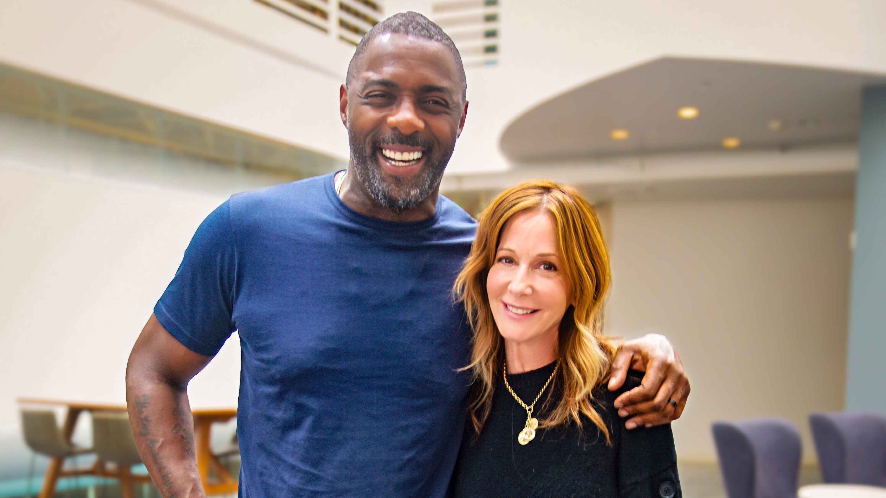 Besiegelten die Vertragsverlängerung: Idris Elba (links) mit Jody Gerson (Chairman And CEO Universal Music Publishing Group).