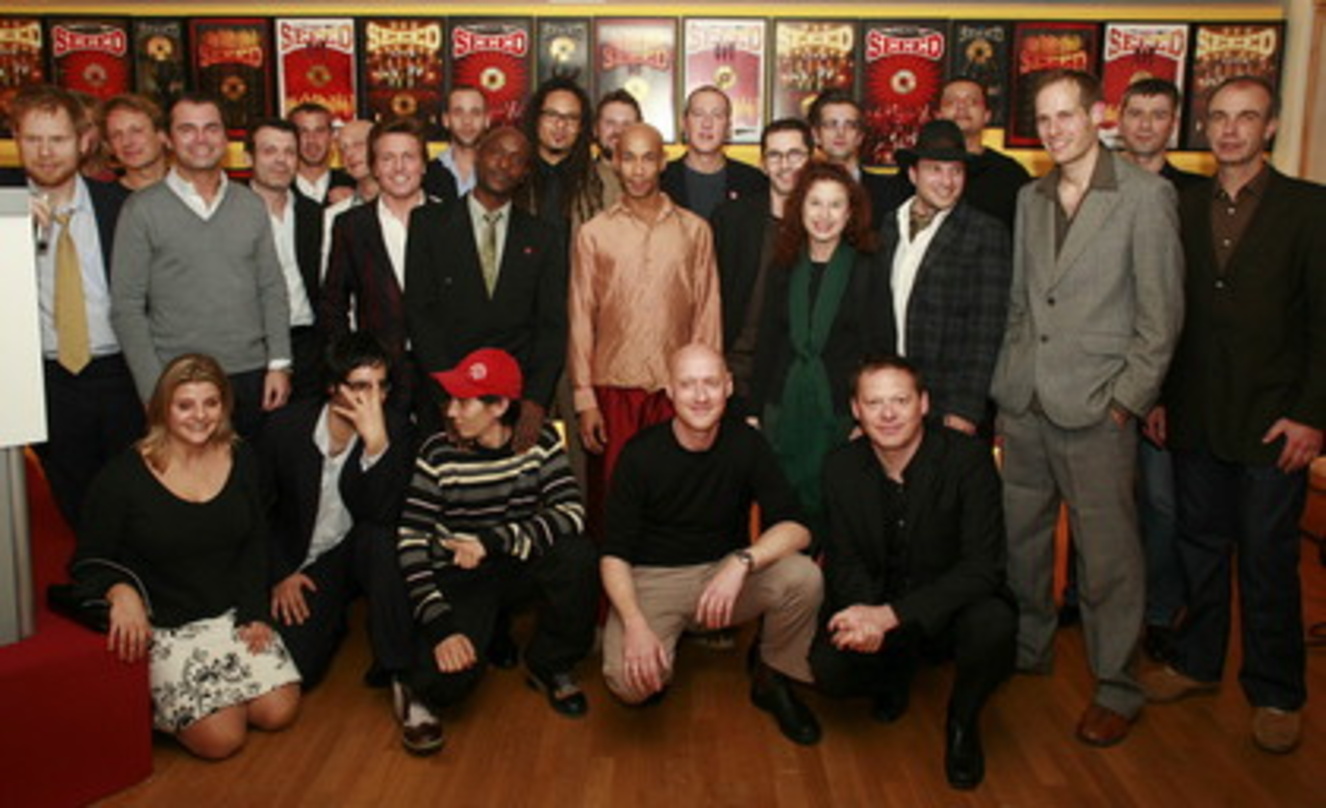 Mit der Band freuten sich: das Warner Music-Team, das Seeed-Management und die Booking-Agentur Four Artists