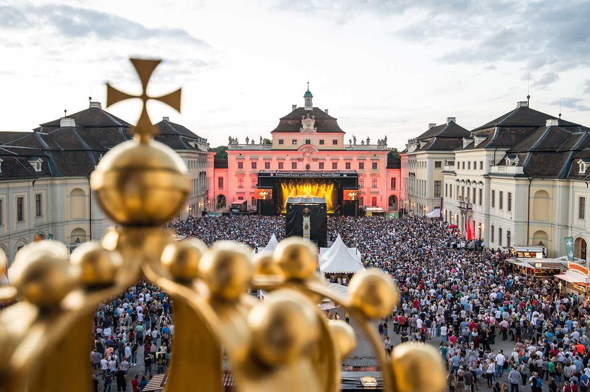 Stark frequentiert: die KSK Ludwigsburg music open im Ehrenhof des Residenzschlosses