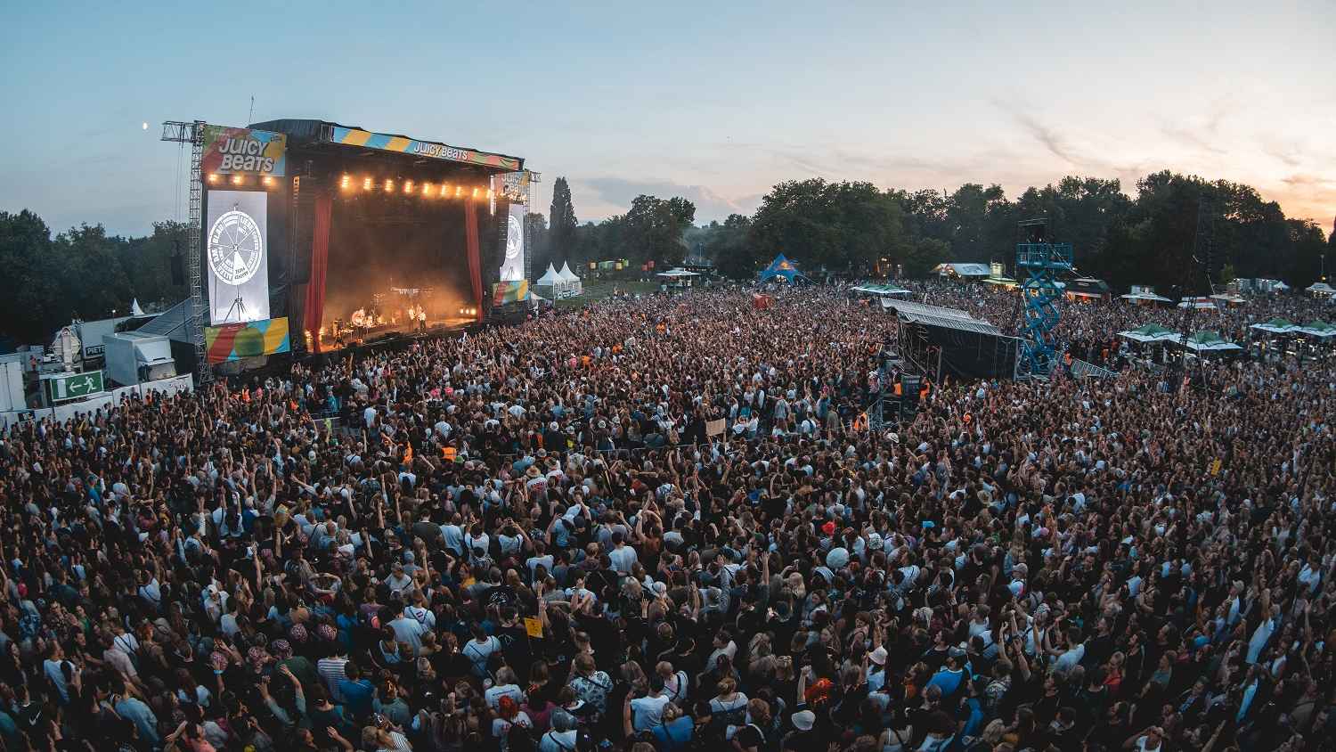 Einer der Headliner im vergangenen Jahr: Kraftklub beim Juicy Beats 2023 im Westfalenpark.