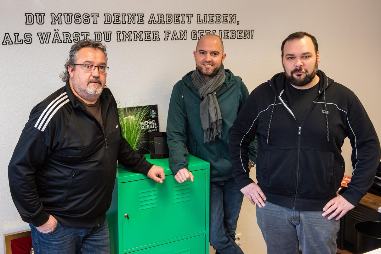 Schmeißen den Laden zu dritt (von links): Michael Holstein, Timo Holstein und Erik Höchel